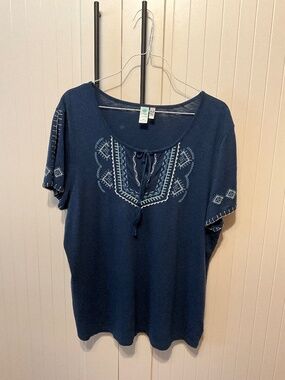 Aventura, Sweet embroidered Blue top